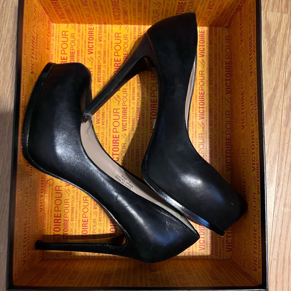 Pour La Victoire Black and Cream Shoe